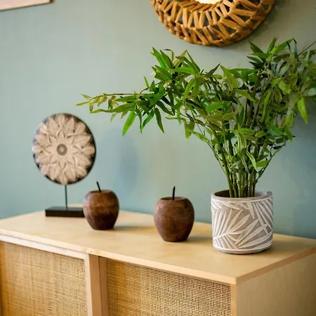 Jungle - Jardin, Netflix Et Parking - Le Manoir Aux Pommes *