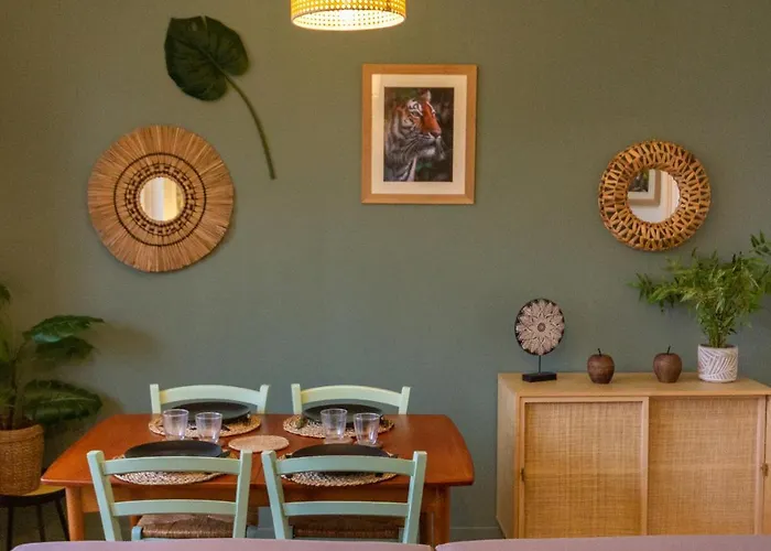 Jungle - Jardin, Netflix Et Parking - Le Manoir Aux Pommes *