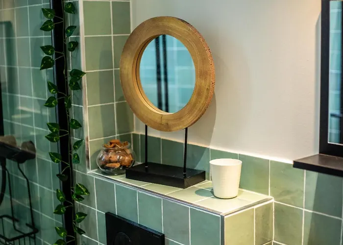 Jungle - Jardin, Netflix Et Parking - Le Manoir Aux Pommes *