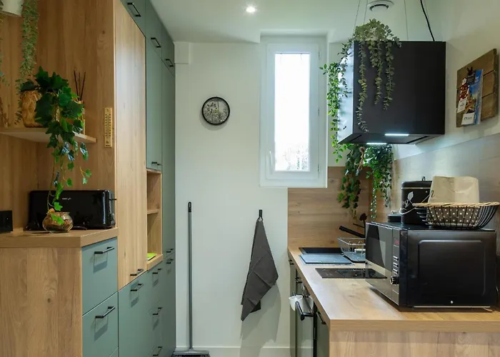 Jungle - Jardin, Netflix Et Parking - Le Manoir Aux Pommes * Orbec